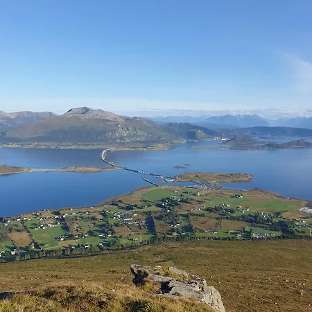 Feriehus Coastal With Ocean View On Lepsoya *